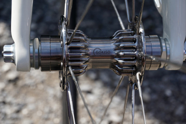 Gokiso-titanium-suspended-road-bike-hubs01