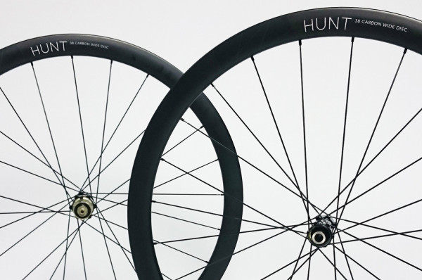 Hunt_38-Carbon-Wide-Disc_tubeless-road-gravel-wheelset_pair-detail