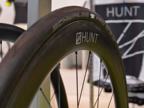 Hunt_50-Carbon-Wide-Disc_tubeless-road-gravel-wheelset_Schwalbe-tire