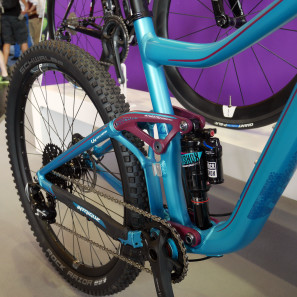 Liv_Intrigue-SX_aluminum-womens-140160mm-enduro-mountain-bike_Maestro-suspension-detail
