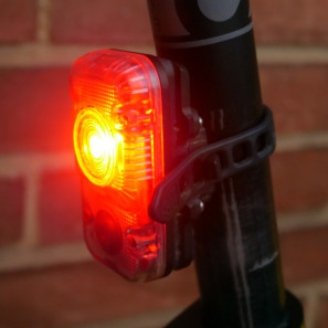 Lupine_Rotlicht-Redlight_high-power-LED-taillight-with-smart-brake-sensor_illuminated