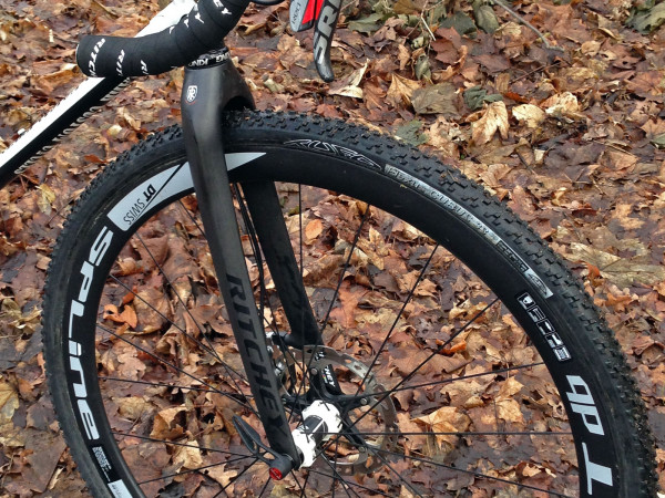 Ritchey_WCS-Carbon-Disc-Cross-Fork_straight-steerer-cyclocross-fork_ridden