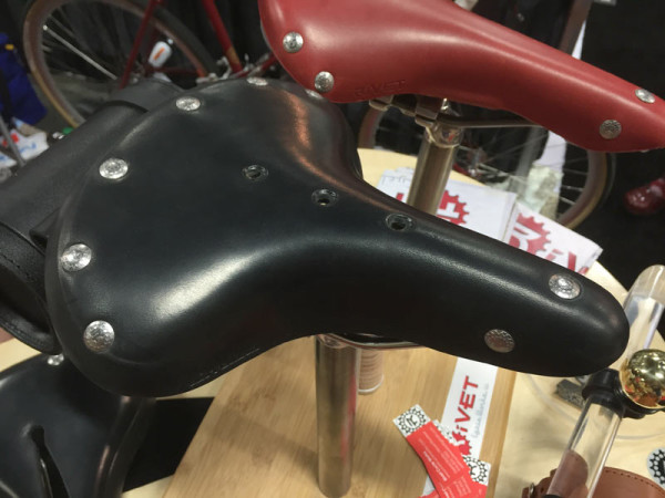 Rivet-retro-leather-adjustable-tension-bicycle-saddle01