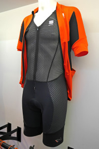 Sportful_R&D-Jersey_R&D-Ultraskin-Bibshort_light-mesh-shorts+baselayer_long-distance-jersey