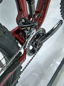 Stevens_Whaka+ES-27-5_aluminum-140mm-all-mountain-trail-bike_chainstay-BB-detail