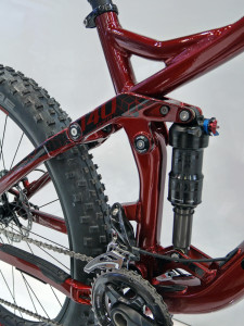 Stevens_Whaka+ES-27-5_aluminum-140mm-all-mountain-trail-bike_suspension-detail