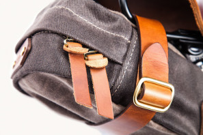 Tanner Goods courier saddle bag, detail
