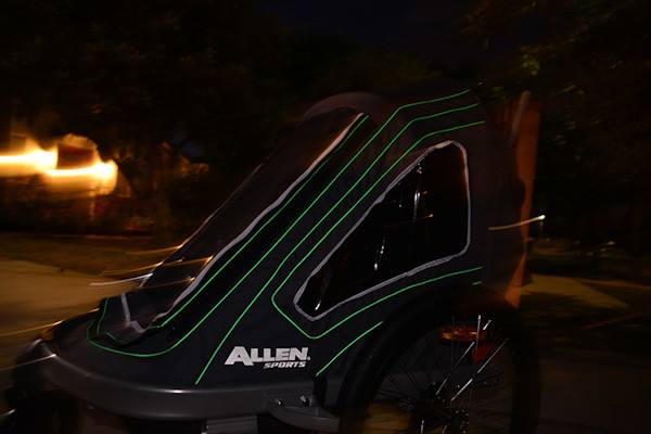 Allen Sports XLZ2 child stroller/trailer, night shot