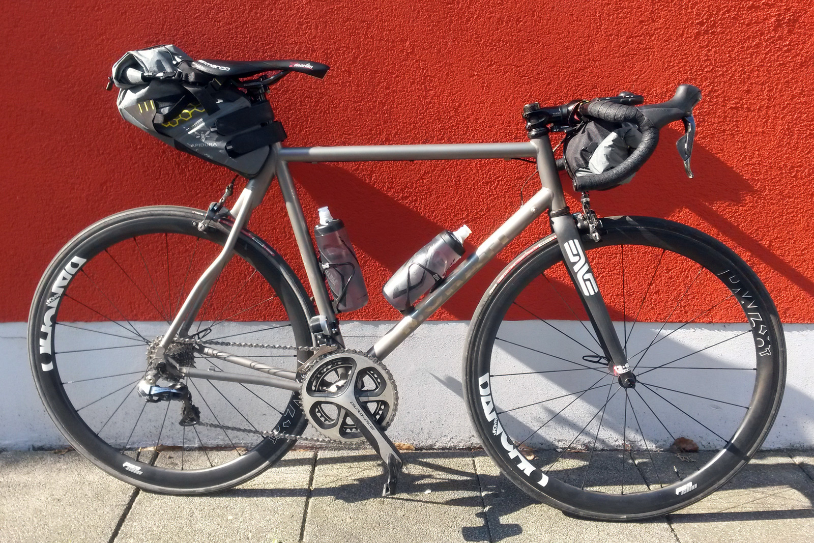 Review: Apidura City Backpack minimalist bike commuter tech - Bikerumor