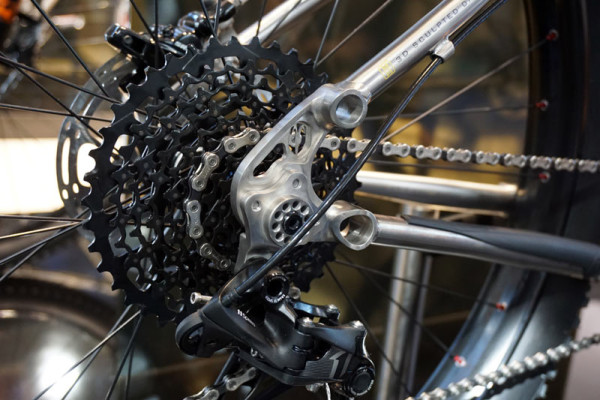 Van-Nicholas-Revelstoke-titanium-mountain-bike01