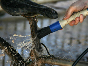 Brush-X_hose-cleaning-brush_seatpost-cleaning