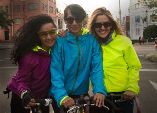 Mova-Cycling-Jacket_reversible_high-vis_colors