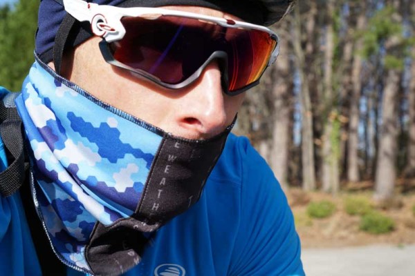 Weatherneck neck gaiter bandana with quick release magnetic closure for cyclists and athletes