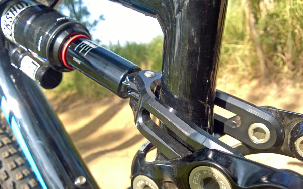 Bike-Yoke_Specialized-Enduro-suspension-upgrade_shock-options_preseries-black-ano