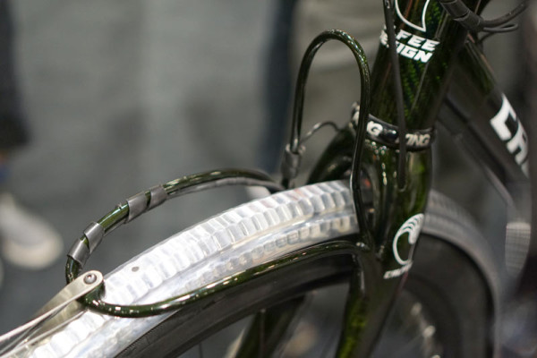 Calfee-carbon-fiber-integrated-front-bicycle-rack01