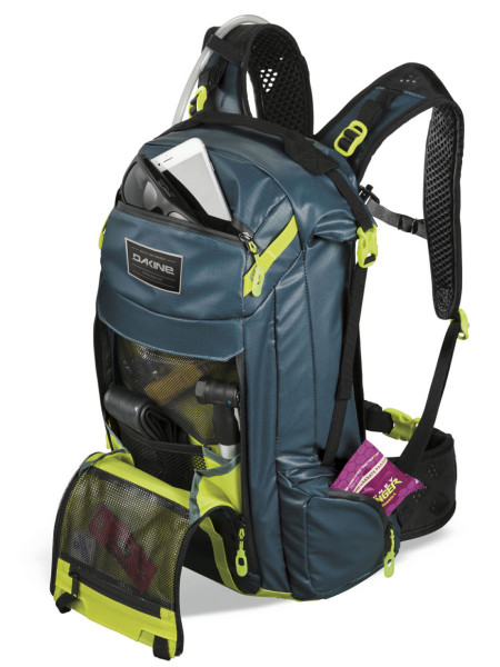Dakine_Seeker-15L-Pack_hydration-backpack_open1