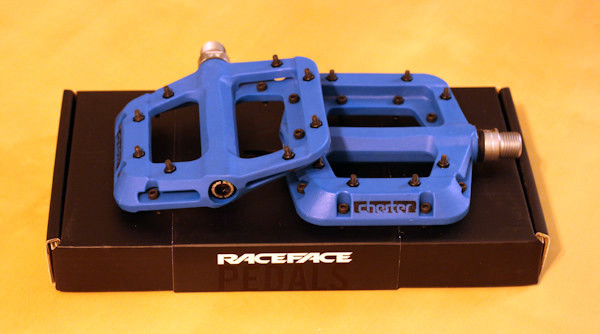 Raceface-chester-pedals-on-box-600x334