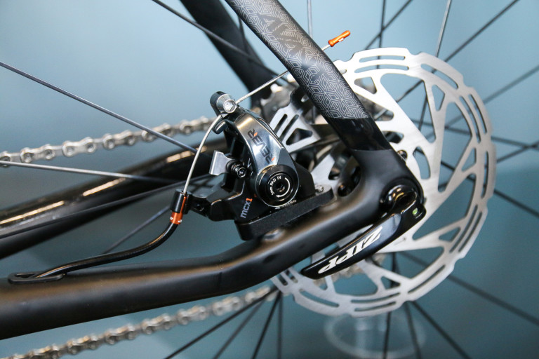 Rever brings flat mount to their dual piston mechanical disc brakes