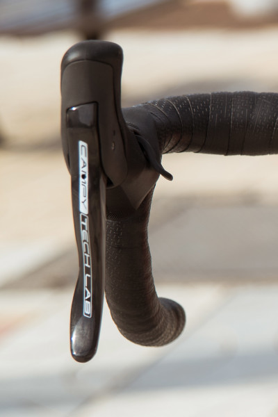 Campagnolo_Campy-Tech-Labs_road-disc-brake_sneak-peek_10_mechanical_lever-profile