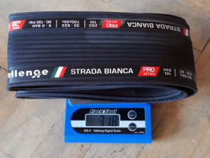 Challenge_Strada-Bianca_30mm_wide-adventure-road-gravel-race-tire_actual-weight-318g
