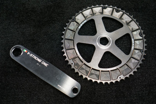 tred-V-Strong-One-machined-one-piece-chainrings-road-crankset01