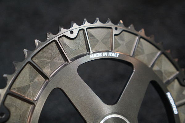 tred-V-Strong-One-machined-one-piece-chainrings-road-crankset03