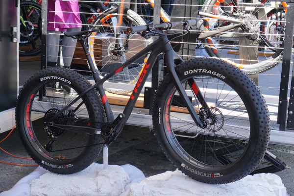 2017-Trek-Farley-99-carbon-ultralight-hardtail-fat-bike01