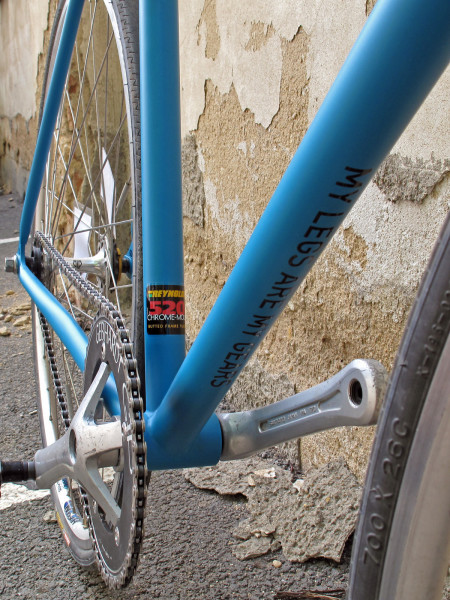8bar-Neukln-v1_fixie-fixed-gear-road-track-bike_matt-petrol-blue_bottom-bracket