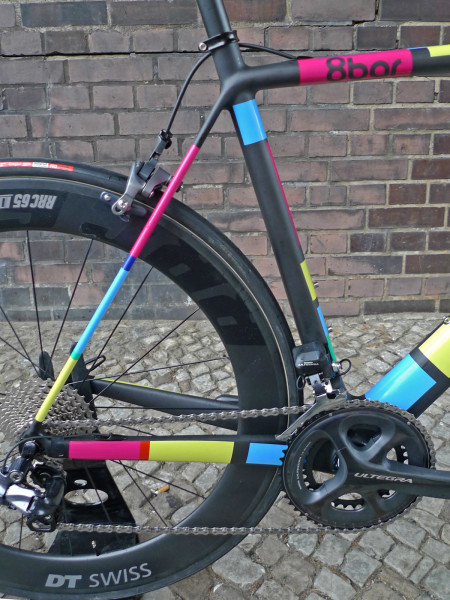 BFS_8bar-bikes-Kronprinz-V2_carbon-road-bike-team-paint-job_frameset-rear-end