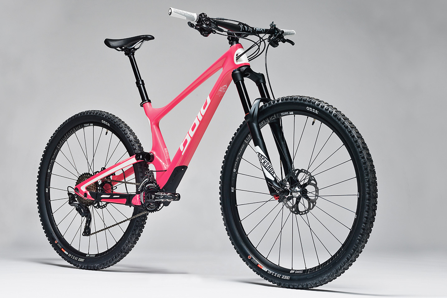 Bold Cycles teams factory rider with Women’s Bike Camp for a limited editions Linkin Trail WBC