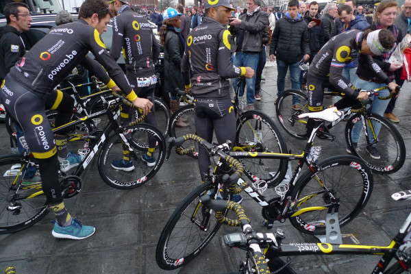 Flanders-Tech_RVV_BH-G6_rim-brake-aero-road-race-bike_Direct-Energie_complete-team
