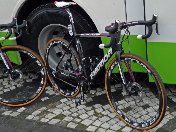 Flanders-Tech_RVV_Merida_Scultura-Disc_prototype-disc-brake-road-race-bike_Lampre-Merida_Davide-Cimolai