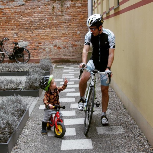 bikerumor pic of the day Father vs. Son, ready to sprint.