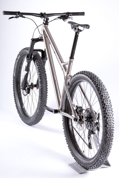 Jeronimo_Ti-MTB-27-5-Plus_custom-titanium-hardtail-trail-mountain-bike_rear-3-4