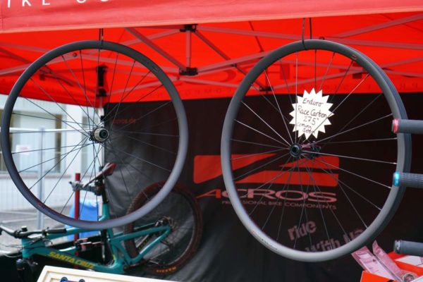 acros race carbon and enduro race carbon mountain bike wheels