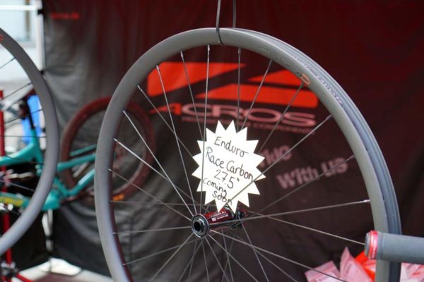acros race carbon and enduro race carbon mountain bike wheels