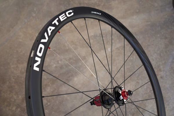 2017 Novatec R3 carbon fiber road bike wheels for disc or rim brakes in clincher or tubular