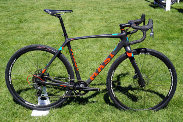 2017-Masi-CXR-Carbon-Expert-cyclocross-bike01