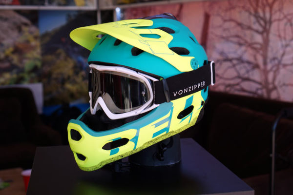 Bell-Super-2R-360fly-mtb-helmet-with-built-in-action-camera05