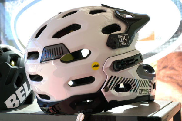 Bell-Super-2R-star-wars-enduro-mountain-bike-helmet03