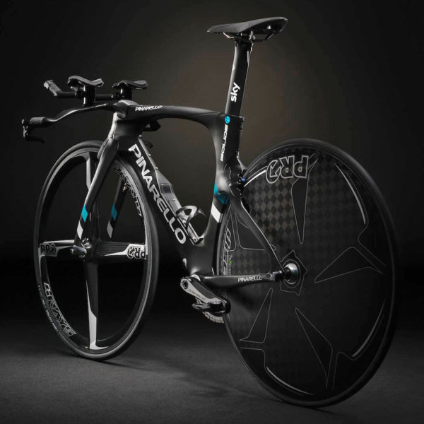Pinarello_Bolide-TT_carbon-time-trial-bike_dark_non-driveside-rear