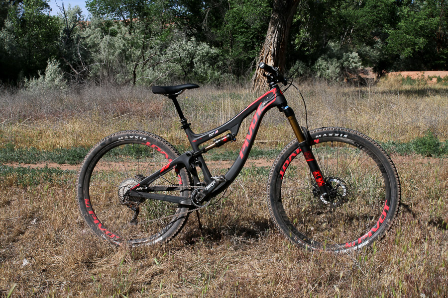 Featured image for the article Pivot unveils Switchblade long travel 29/27+ MTB, introduces Super Boost + hub spacing