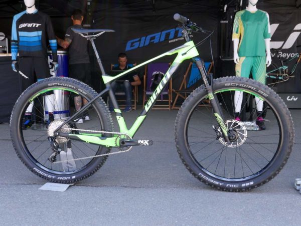 2017-Giant-XtC-carbon-hardtail-mountain-bike-29er-and-plus-1