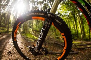 2017-SR-Suntour-Auron-Megavalanche-Edition-trail-mountain-bike-fork2