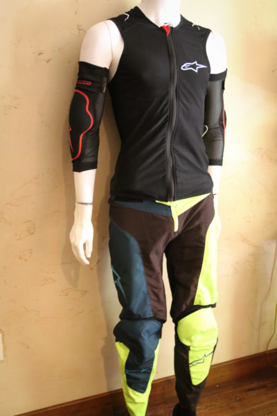 AlpineStars DH clothing zip off protective suit bib short liner kids gear-12