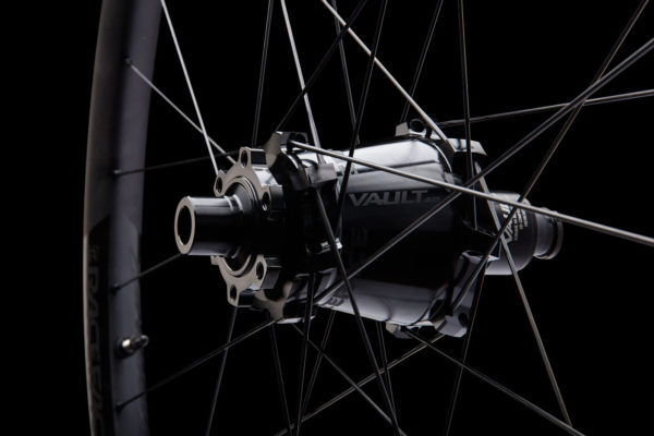 Race-Face_Turbine-R_trail-enduro-mountain-bike-wheelset_Vault-hub-detail