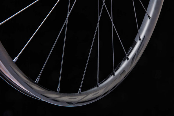 Race-Face_Turbine-R_trail-enduro-mountain-bike-wheelset_alloy-rim-detail