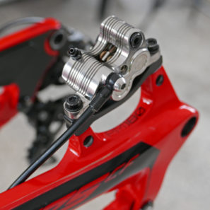 YT-Industries_Tues-CF-Pro_Aaron-Gwin_carbon-pro-DH-downhill-mountain-bike_TRP-Quadiem-SL-prototype-brake-caliper