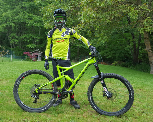 enduro world champ jerome clementz bike check and everyday carry contents