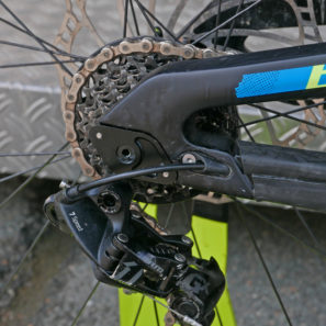 Bergamont_Straitline-Team_215mm-aluminum-DH-mountain-bike_adjustable-chainstay